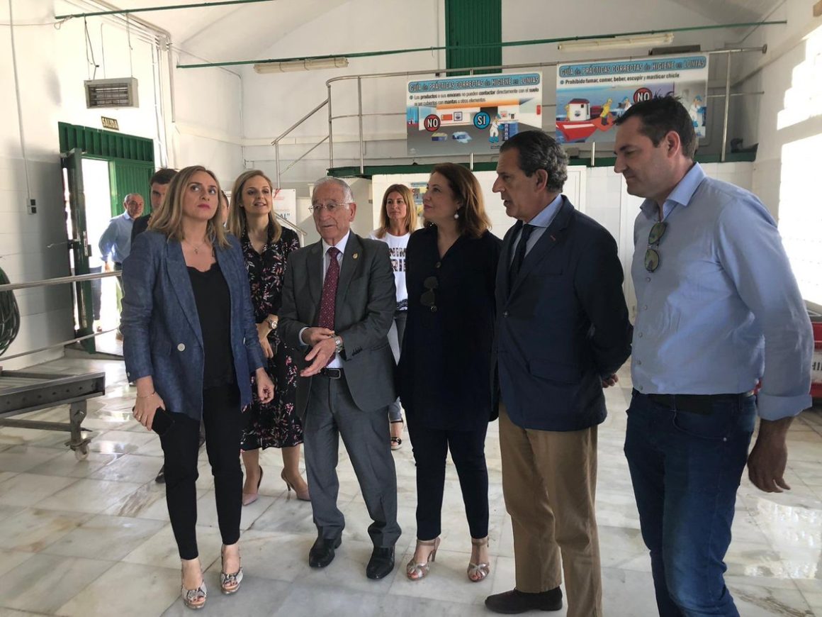 Eurofish Roquetas acompaña a Gabriel Amat, a la Junta y a Puertos de Andalucía en su visita a la Lonja